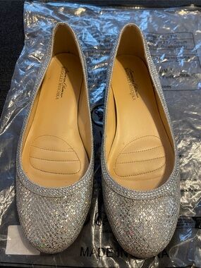 America Glamour Badgley Mischka “Yoselin” Silver Glitter Ballet Flats Size 10